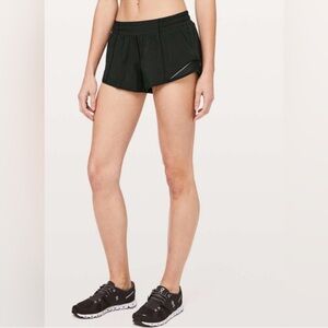 Lululemon Hotty Hot Short II *2.5"
Black size 4